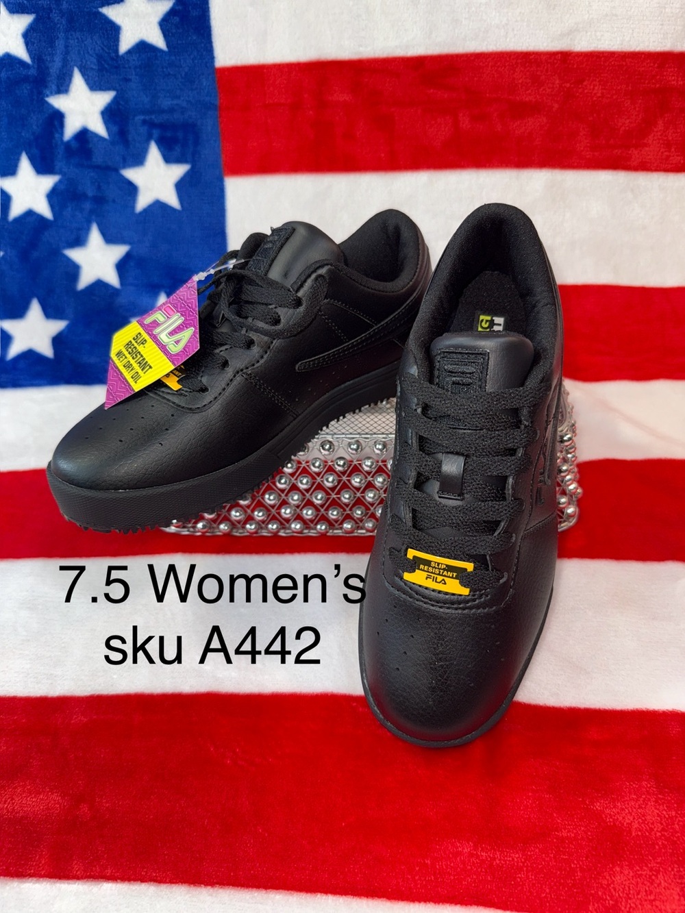 FILA Women's 7.5 Black Leather-Look VULC 13 Low SR (with slip resistant) sole
